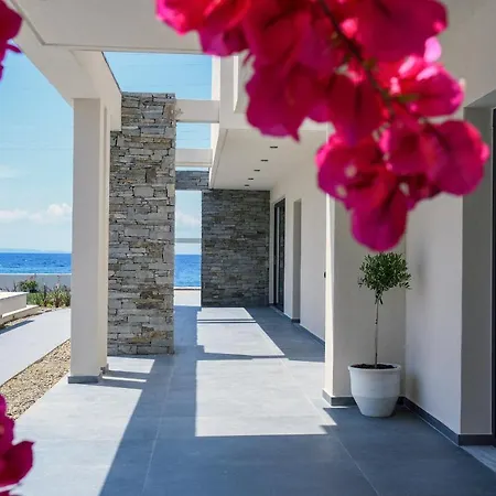 Amyntas Seafront Hotel 3*