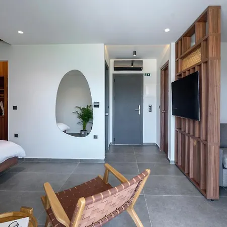 Amyntas Seafront Hotel 3*