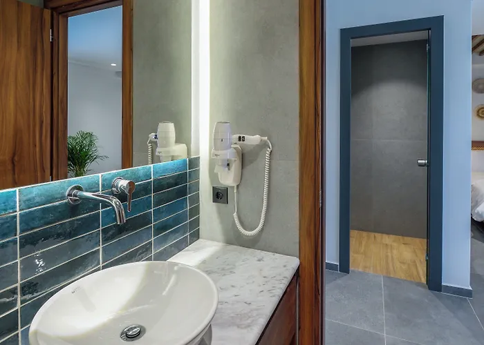 Amyntas Seafront - Adults Only 3*